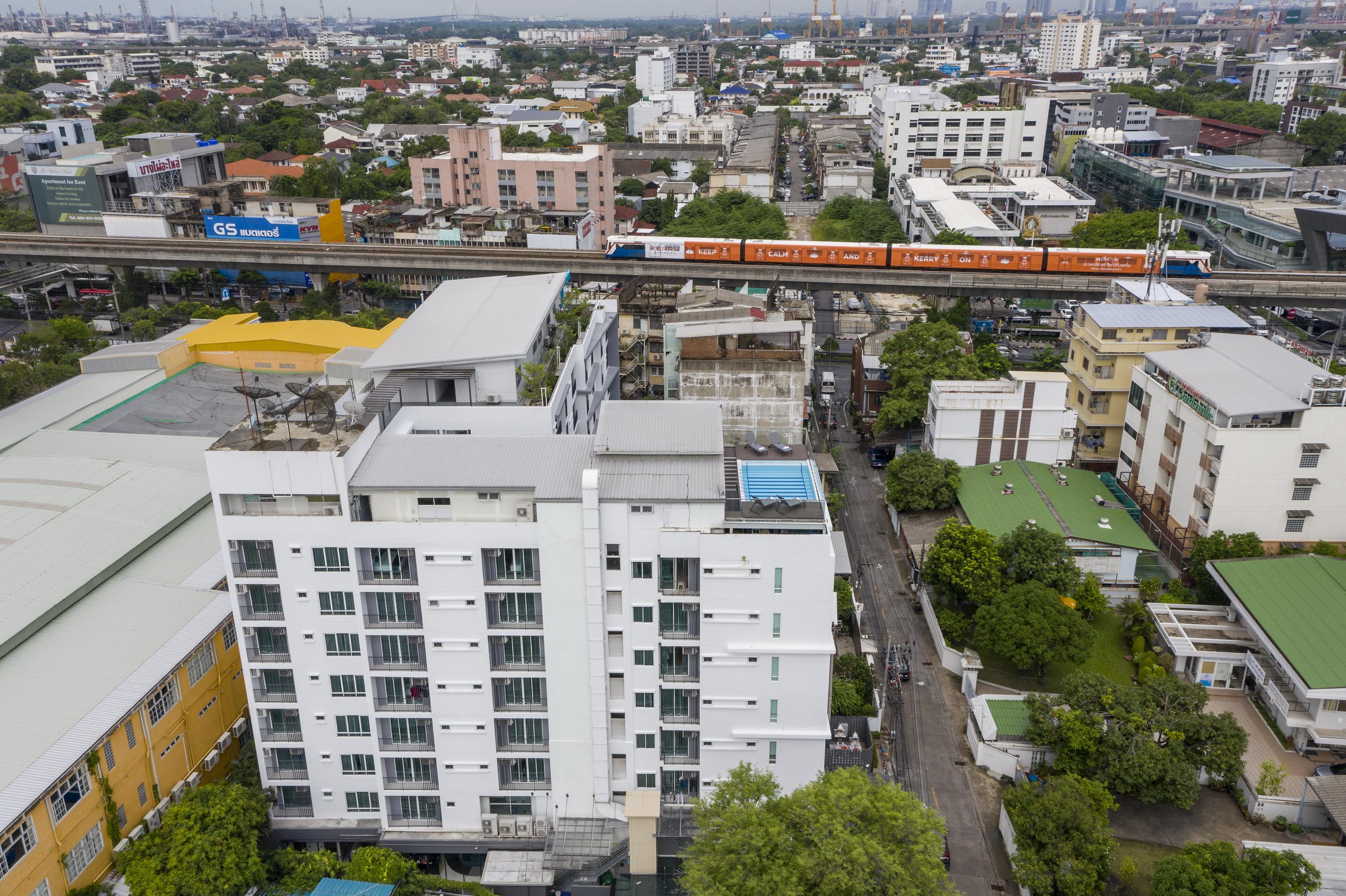 Hotel Amber Sukhumvit 85 Bangkok Exterior photo